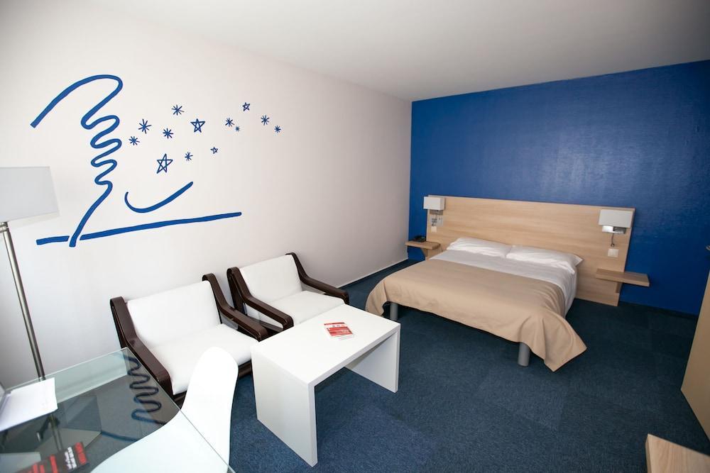 Hotel Chambord Menton Exterior photo