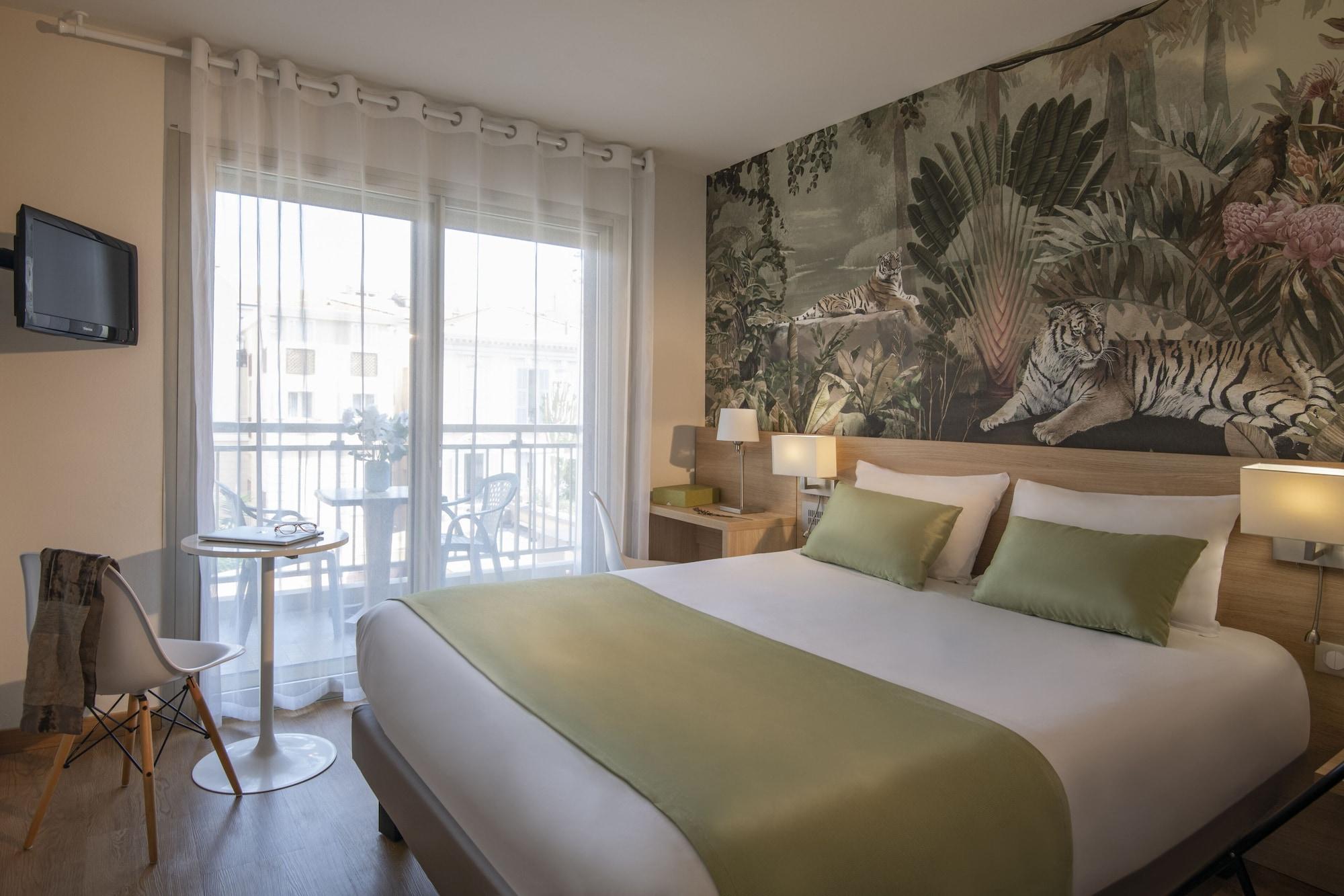 Hotel Chambord Menton Exterior photo